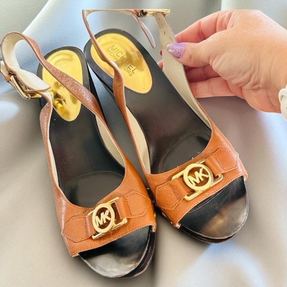 Michael Kors Shoes - Michael Kors Tan Leather Slingback Sandals Heels Gold Designer sz 9 shoes camel